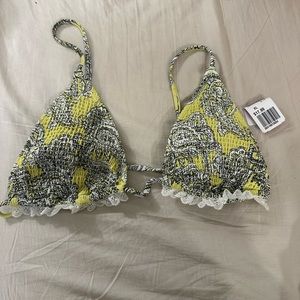 Pattern lace detail swim top